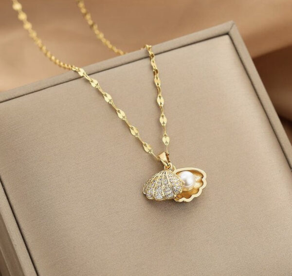 FASHION NECKLACES